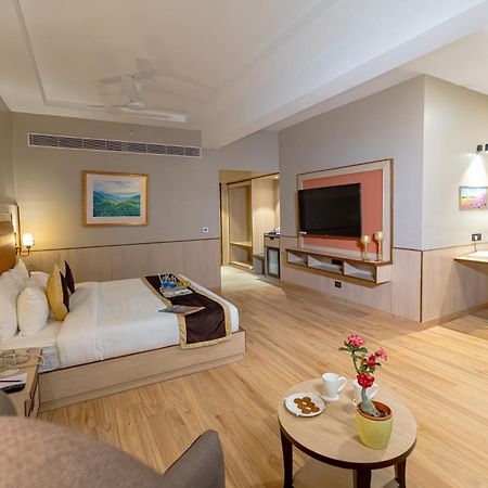 The Lalita Grand Mathura- Vrindavan Exterior photo